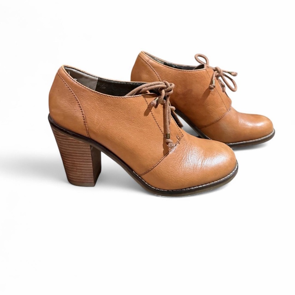 Women’s Lace-Up Tan Leather Block Heel Oxfords